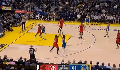 开云在线直播-桑托斯张弓搭箭三分再中，次节开局勇士已命中10记三分