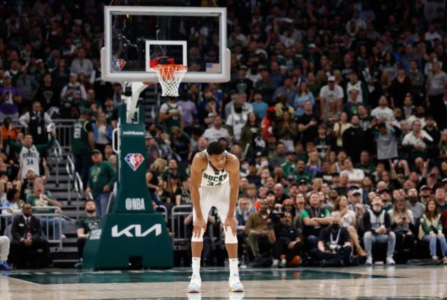 kaiyun-雄鹿为何打不好第四节？字母哥累了or布登自毁长城